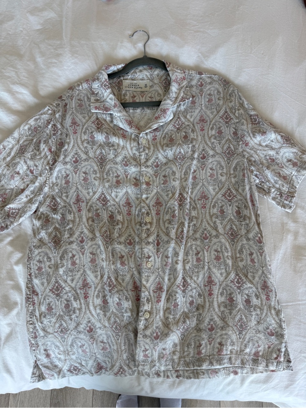 Abercrombie & Fitch Cream and Dusty Rose Paisley Short-Sleeve Button-Up